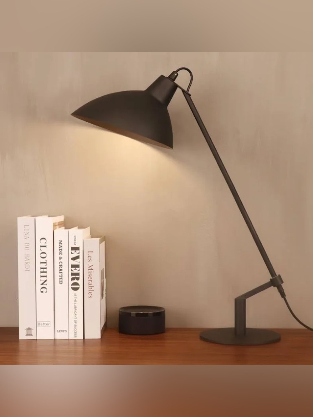 Modern dimmable table lamp